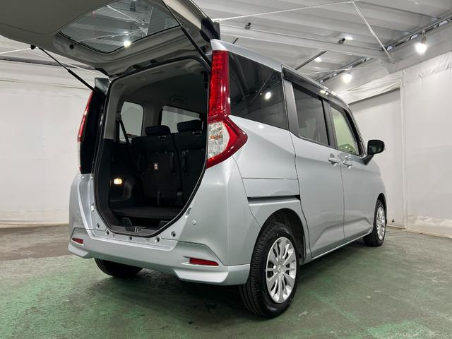 ルーミーＧ　Ｓ　走行２２７３０キロ／純正フルセグナビ／バックカメラ１年保証距離無制限　走行２２７３０キロ　純正フルセグナビ　バックカメラ　ブルートゥース　純正マット　助手席エアバッグ　オートライト　アイドリングストップ　両側電動スライドドア　オート格納式ドアミラー（埼玉県）の中古車