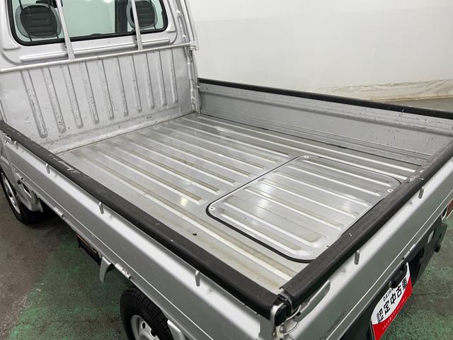 サンバートラックTC−SC 走行80227キロ/4WD/車検整備付/ナビ一年保証・走行距離無制限走行80227キロ フルセグナビ ブルートゥース 助手席エアバック 4WD 車検整備付 キーレス(埼玉県)の中古車