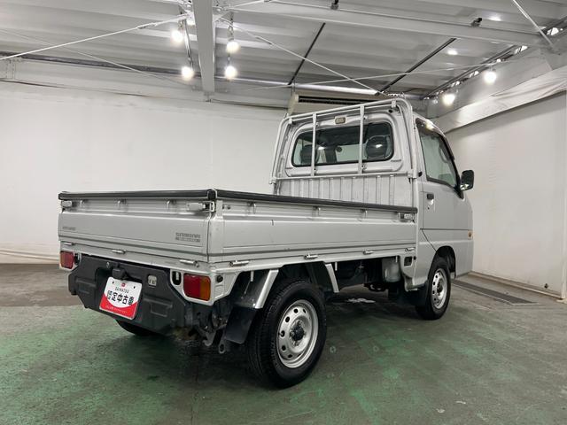 サンバートラックTC−SC 走行80227キロ/4WD/車検整備付/ナビ一年保証・走行距離無制限走行80227キロ フルセグナビ ブルートゥース 助手席エアバック 4WD 車検整備付 キーレス(埼玉県)の中古車