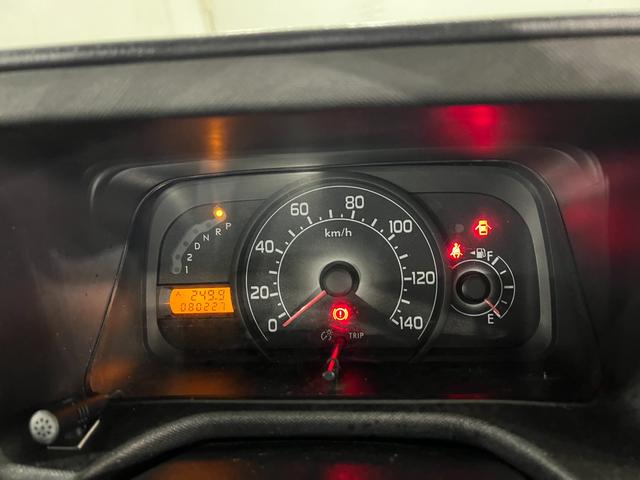 サンバートラックTC−SC 走行80227キロ/4WD/車検整備付/ナビ一年保証・走行距離無制限走行80227キロ フルセグナビ ブルートゥース 助手席エアバック 4WD 車検整備付 キーレス(埼玉県)の中古車