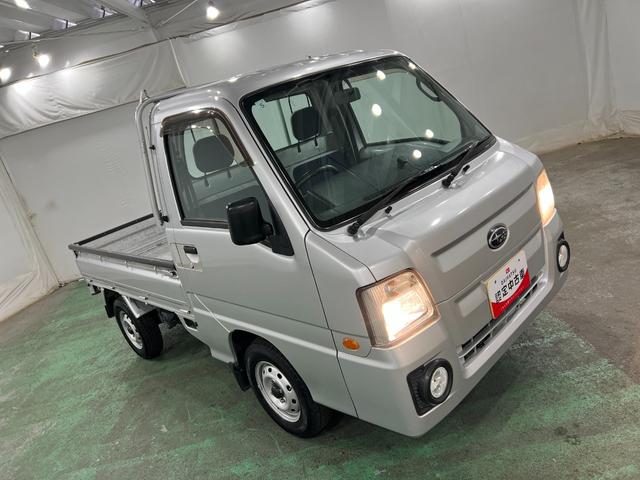 サンバートラックTC−SC 走行80227キロ/4WD/車検整備付/ナビ一年保証・走行距離無制限走行80227キロ フルセグナビ ブルートゥース 助手席エアバック 4WD 車検整備付 キーレス(埼玉県)の中古車