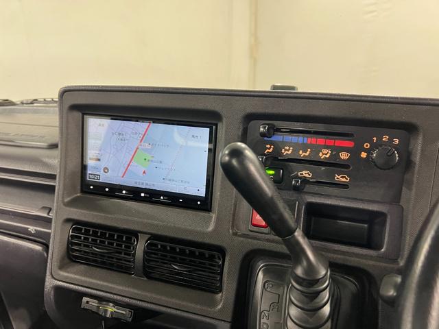 サンバートラックTC−SC 走行80227キロ/4WD/車検整備付/ナビ一年保証・走行距離無制限走行80227キロ フルセグナビ ブルートゥース 助手席エアバック 4WD 車検整備付 キーレス(埼玉県)の中古車