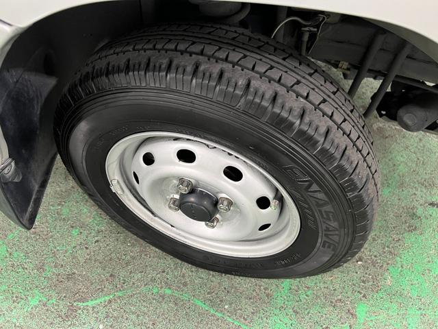 サンバートラックTC−SC 走行80227キロ/4WD/車検整備付/ナビ一年保証・走行距離無制限走行80227キロ フルセグナビ ブルートゥース 助手席エアバック 4WD 車検整備付 キーレス(埼玉県)の中古車