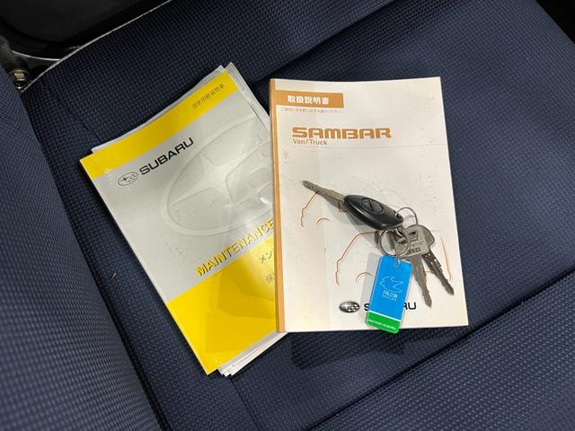 サンバートラックTC−SC 走行80227キロ/4WD/車検整備付/ナビ一年保証・走行距離無制限走行80227キロ フルセグナビ ブルートゥース 助手席エアバック 4WD 車検整備付 キーレス(埼玉県)の中古車
