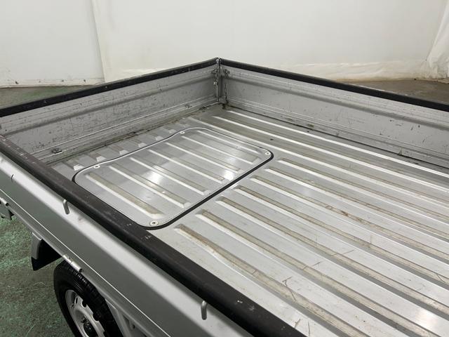 サンバートラックTC−SC 走行80227キロ/4WD/車検整備付/ナビ一年保証・走行距離無制限走行80227キロ フルセグナビ ブルートゥース 助手席エアバック 4WD 車検整備付 キーレス(埼玉県)の中古車