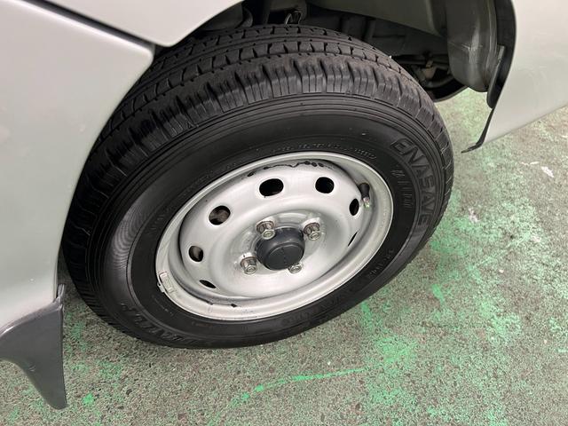 サンバートラックTC−SC 走行80227キロ/4WD/車検整備付/ナビ一年保証・走行距離無制限走行80227キロ フルセグナビ ブルートゥース 助手席エアバック 4WD 車検整備付 キーレス(埼玉県)の中古車