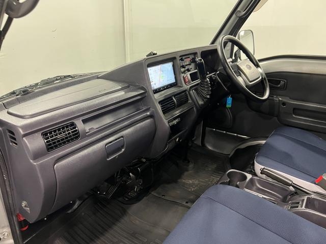 サンバートラックTC−SC 走行80227キロ/4WD/車検整備付/ナビ一年保証・走行距離無制限走行80227キロ フルセグナビ ブルートゥース 助手席エアバック 4WD 車検整備付 キーレス(埼玉県)の中古車