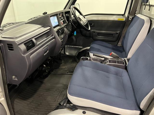 サンバートラックTC−SC 走行80227キロ/4WD/車検整備付/ナビ一年保証・走行距離無制限走行80227キロ フルセグナビ ブルートゥース 助手席エアバック 4WD 車検整備付 キーレス(埼玉県)の中古車