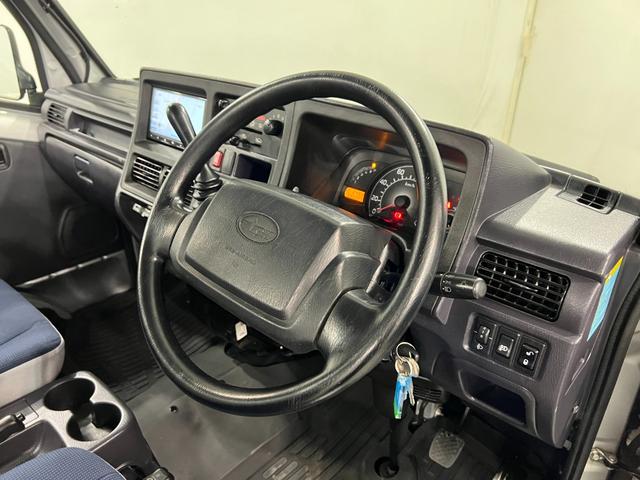 サンバートラックTC−SC 走行80227キロ/4WD/車検整備付/ナビ一年保証・走行距離無制限走行80227キロ フルセグナビ ブルートゥース 助手席エアバック 4WD 車検整備付 キーレス(埼玉県)の中古車