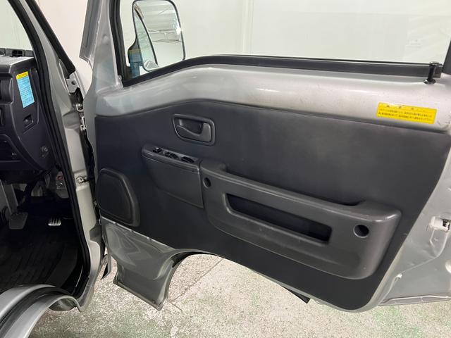 サンバートラックTC−SC 走行80227キロ/4WD/車検整備付/ナビ一年保証・走行距離無制限走行80227キロ フルセグナビ ブルートゥース 助手席エアバック 4WD 車検整備付 キーレス(埼玉県)の中古車