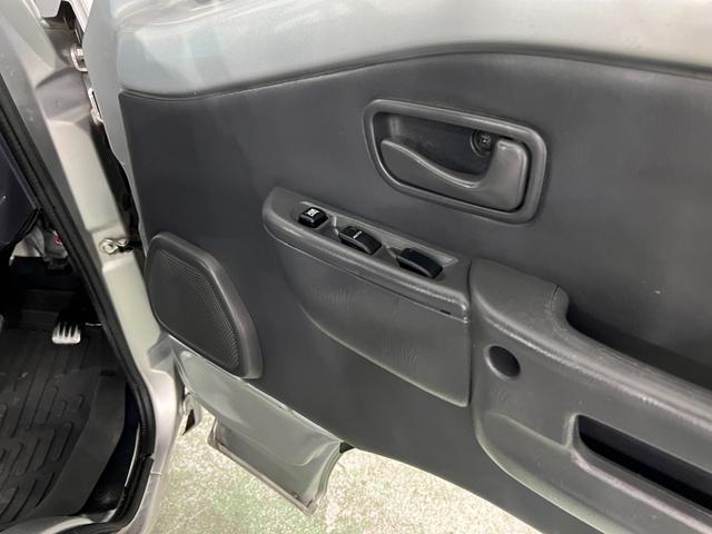 サンバートラックTC−SC 走行80227キロ/4WD/車検整備付/ナビ一年保証・走行距離無制限走行80227キロ フルセグナビ ブルートゥース 助手席エアバック 4WD 車検整備付 キーレス(埼玉県)の中古車