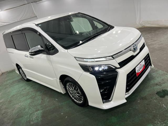 ヴォクシーハイブリッドZS 煌III 車検整備付/走行56029キロ1年保証距離無制限 走行距離56029キロ フルセグナビ バックカメラ ブルートゥース ドラレコ 純正マット 助手席エアバッグ LEDヘッドランプ 両側電動スライドドア 電動格納式ドアミラー(埼玉県)の中古車