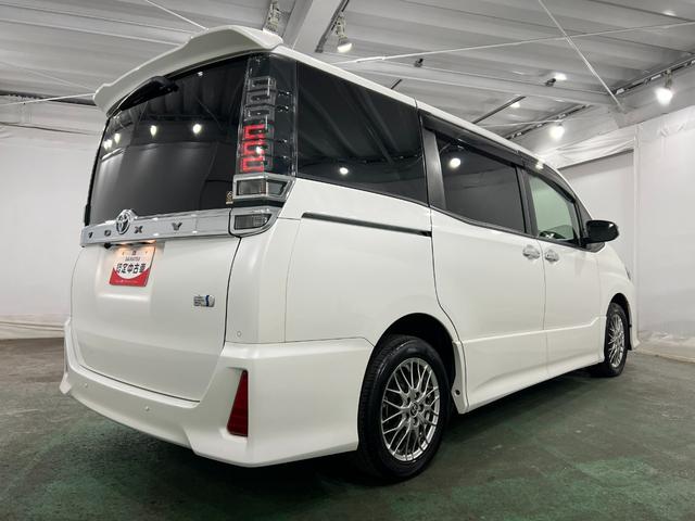 ヴォクシーハイブリッドZS 煌III 車検整備付/走行56029キロ1年保証距離無制限 走行距離56029キロ フルセグナビ バックカメラ ブルートゥース ドラレコ 純正マット 助手席エアバッグ LEDヘッドランプ 両側電動スライドドア 電動格納式ドアミラー(埼玉県)の中古車