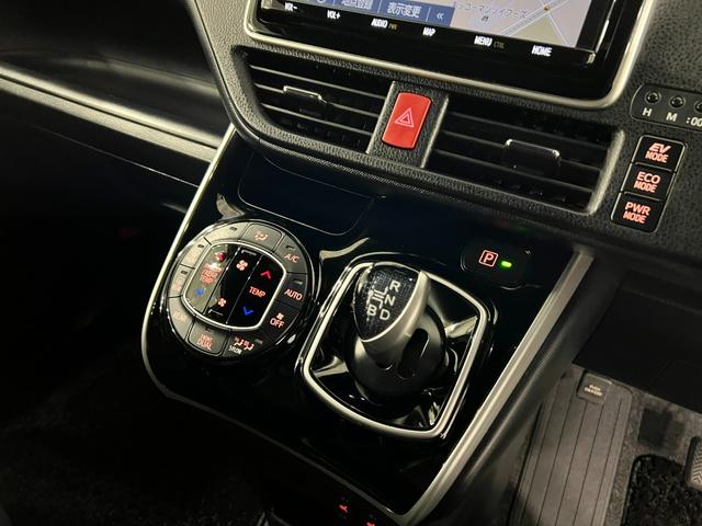 ヴォクシーハイブリッドZS 煌III 車検整備付/走行56029キロ1年保証距離無制限 走行距離56029キロ フルセグナビ バックカメラ ブルートゥース ドラレコ 純正マット 助手席エアバッグ LEDヘッドランプ 両側電動スライドドア 電動格納式ドアミラー(埼玉県)の中古車