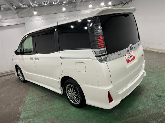 ヴォクシーハイブリッドZS 煌III 車検整備付/走行56029キロ1年保証距離無制限 走行距離56029キロ フルセグナビ バックカメラ ブルートゥース ドラレコ 純正マット 助手席エアバッグ LEDヘッドランプ 両側電動スライドドア 電動格納式ドアミラー(埼玉県)の中古車