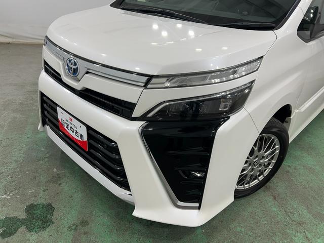 ヴォクシーハイブリッドZS 煌III 車検整備付/走行56029キロ1年保証距離無制限 走行距離56029キロ フルセグナビ バックカメラ ブルートゥース ドラレコ 純正マット 助手席エアバッグ LEDヘッドランプ 両側電動スライドドア 電動格納式ドアミラー(埼玉県)の中古車