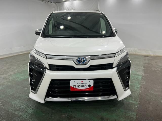 ヴォクシーハイブリッドZS 煌III 車検整備付/走行56029キロ1年保証距離無制限 走行距離56029キロ フルセグナビ バックカメラ ブルートゥース ドラレコ 純正マット 助手席エアバッグ LEDヘッドランプ 両側電動スライドドア 電動格納式ドアミラー(埼玉県)の中古車