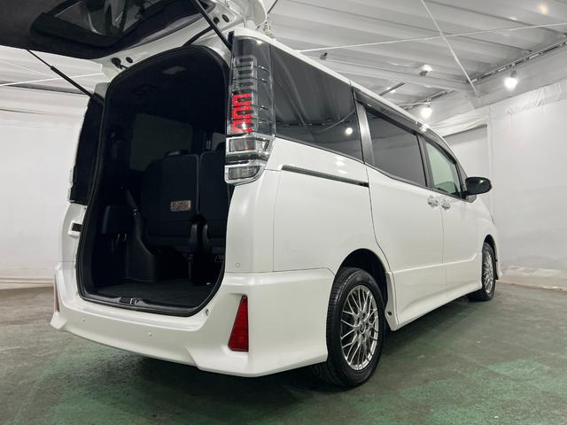 ヴォクシーハイブリッドZS 煌III 車検整備付/走行56029キロ1年保証距離無制限 走行距離56029キロ フルセグナビ バックカメラ ブルートゥース ドラレコ 純正マット 助手席エアバッグ LEDヘッドランプ 両側電動スライドドア 電動格納式ドアミラー(埼玉県)の中古車