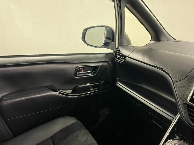 ヴォクシーハイブリッドZS 煌III 車検整備付/走行56029キロ1年保証距離無制限 走行距離56029キロ フルセグナビ バックカメラ ブルートゥース ドラレコ 純正マット 助手席エアバッグ LEDヘッドランプ 両側電動スライドドア 電動格納式ドアミラー(埼玉県)の中古車