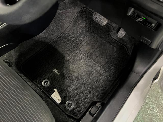 ヴィッツＦ　走行４３２４０キロ／車検整備付／ワンセグナビ１年保証・走行距離無制限　助手席エアバック　ＥＴＣ　純正カーペットマット　ブルートゥース　ドラレコ　ＬＥＤヘッドライト（埼玉県）の中古車