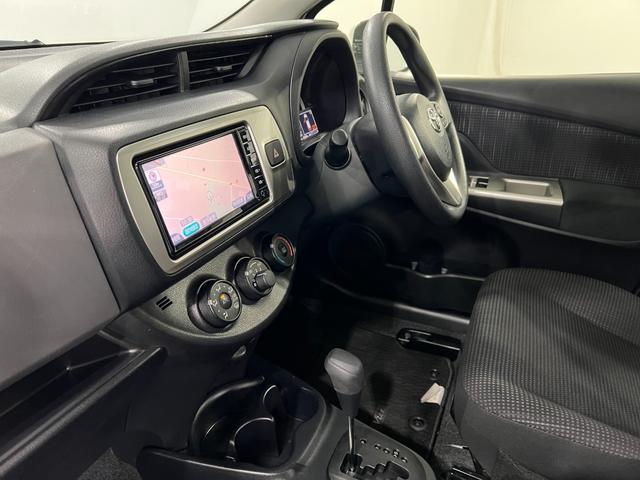 ヴィッツＦ　走行４３２４０キロ／車検整備付／ワンセグナビ１年保証・走行距離無制限　助手席エアバック　ＥＴＣ　純正カーペットマット　ブルートゥース　ドラレコ　ＬＥＤヘッドライト（埼玉県）の中古車