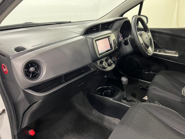 ヴィッツＦ　走行４３２４０キロ／車検整備付／ワンセグナビ１年保証・走行距離無制限　助手席エアバック　ＥＴＣ　純正カーペットマット　ブルートゥース　ドラレコ　ＬＥＤヘッドライト（埼玉県）の中古車
