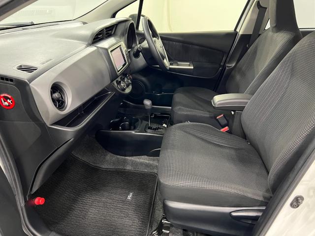 ヴィッツＦ　走行４３２４０キロ／車検整備付／ワンセグナビ１年保証・走行距離無制限　助手席エアバック　ＥＴＣ　純正カーペットマット　ブルートゥース　ドラレコ　ＬＥＤヘッドライト（埼玉県）の中古車