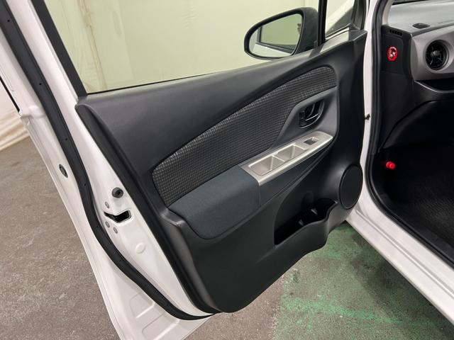 ヴィッツＦ　走行４３２４０キロ／車検整備付／ワンセグナビ１年保証・走行距離無制限　助手席エアバック　ＥＴＣ　純正カーペットマット　ブルートゥース　ドラレコ　ＬＥＤヘッドライト（埼玉県）の中古車