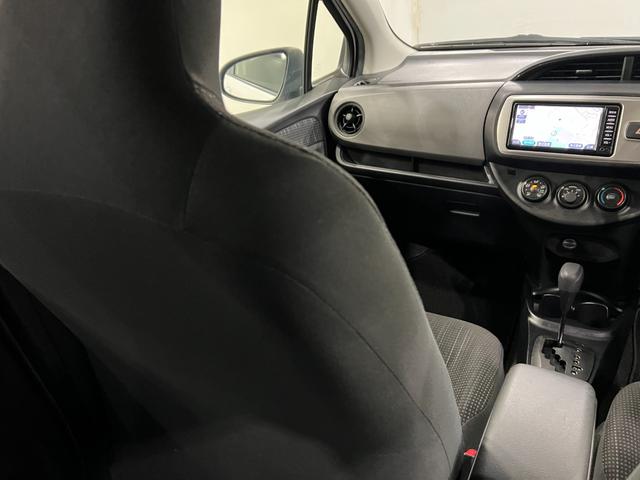 ヴィッツＦ　走行４３２４０キロ／車検整備付／ワンセグナビ１年保証・走行距離無制限　助手席エアバック　ＥＴＣ　純正カーペットマット　ブルートゥース　ドラレコ　ＬＥＤヘッドライト（埼玉県）の中古車