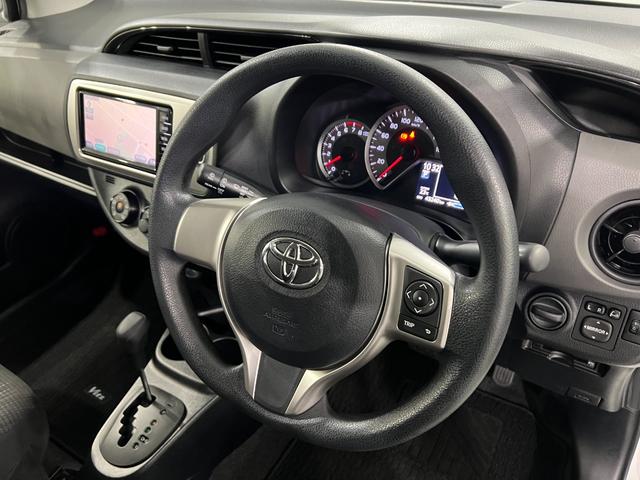 ヴィッツＦ　走行４３２４０キロ／車検整備付／ワンセグナビ１年保証・走行距離無制限　助手席エアバック　ＥＴＣ　純正カーペットマット　ブルートゥース　ドラレコ　ＬＥＤヘッドライト（埼玉県）の中古車