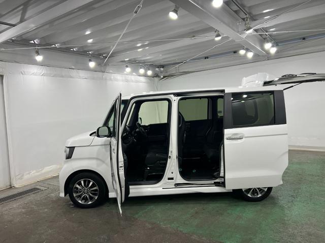 Ｎ−ＢＯＸカスタムＬ　走行２７８４１キロ／ＴＶレスナビ／バックカメラ／ドラレコ１年保証距離無制限　走行距離２７８４１キロ　ＴＶレスナビ　バックカメラ　ドラレコ　純正マット　サイドエアバッグ　ＬＥＤヘッドランプ　アイドリングストップ　両側電動スライドドア（埼玉県）の中古車