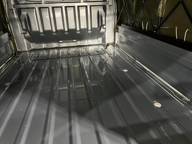 ハイゼットトラックスタンダード 走行32499キロ/クリアランスソナー/幌1年保証・走行距離無制 オートライト アイドリングストップ 助手席エアバック 純正カーペットマット CVT 2WD 板キー(埼玉県)の中古車