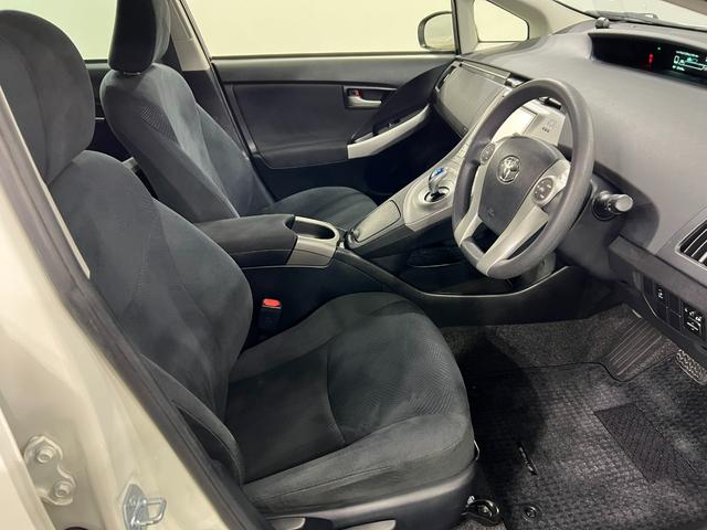 プリウスS 車検整備付/走行27630キロ/ナビ/バックカメラ1年保証距離無制限 走行距離27630キロ フルセグナビ バックカメラ ブルートゥース 純正マット サイドエアバッグ オートライト HIDヘッドランプ 電動格納式ドアミラー(埼玉県)の中古車