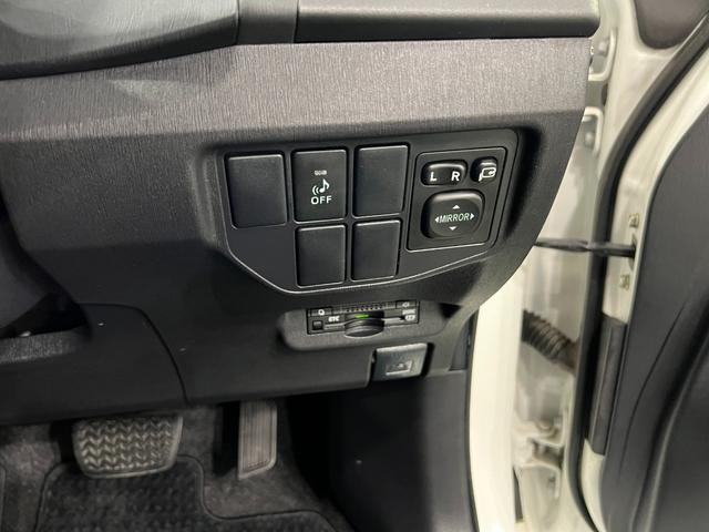 プリウスS 車検整備付/走行27630キロ/ナビ/バックカメラ1年保証距離無制限 走行距離27630キロ フルセグナビ バックカメラ ブルートゥース 純正マット サイドエアバッグ オートライト HIDヘッドランプ 電動格納式ドアミラー(埼玉県)の中古車