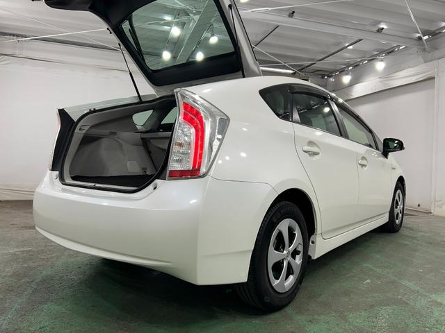 プリウスS 車検整備付/走行27630キロ/ナビ/バックカメラ1年保証距離無制限 走行距離27630キロ フルセグナビ バックカメラ ブルートゥース 純正マット サイドエアバッグ オートライト HIDヘッドランプ 電動格納式ドアミラー(埼玉県)の中古車