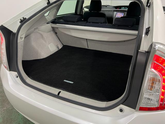 プリウスS 車検整備付/走行27630キロ/ナビ/バックカメラ1年保証距離無制限 走行距離27630キロ フルセグナビ バックカメラ ブルートゥース 純正マット サイドエアバッグ オートライト HIDヘッドランプ 電動格納式ドアミラー(埼玉県)の中古車