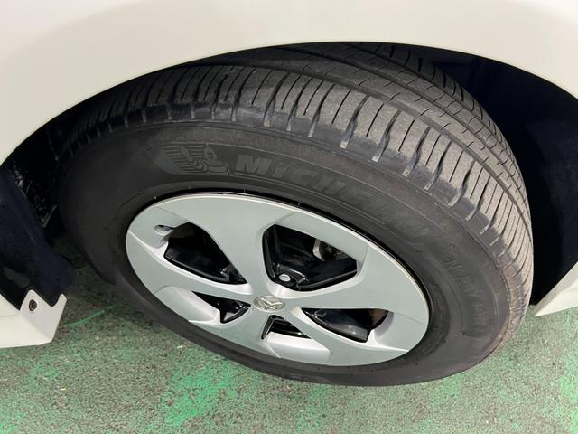 プリウスS 車検整備付/走行27630キロ/ナビ/バックカメラ1年保証距離無制限 走行距離27630キロ フルセグナビ バックカメラ ブルートゥース 純正マット サイドエアバッグ オートライト HIDヘッドランプ 電動格納式ドアミラー(埼玉県)の中古車