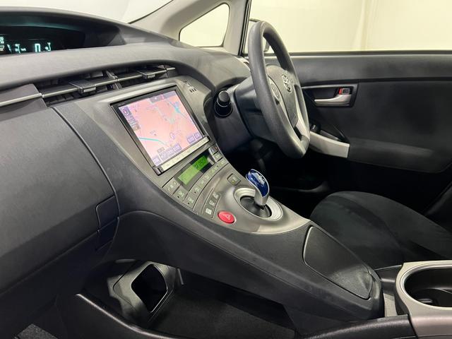 プリウスS 車検整備付/走行27630キロ/ナビ/バックカメラ1年保証距離無制限 走行距離27630キロ フルセグナビ バックカメラ ブルートゥース 純正マット サイドエアバッグ オートライト HIDヘッドランプ 電動格納式ドアミラー(埼玉県)の中古車