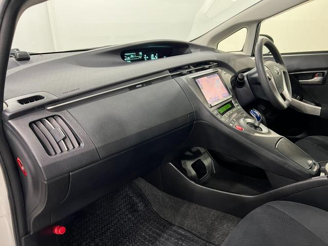 プリウスS 車検整備付/走行27630キロ/ナビ/バックカメラ1年保証距離無制限 走行距離27630キロ フルセグナビ バックカメラ ブルートゥース 純正マット サイドエアバッグ オートライト HIDヘッドランプ 電動格納式ドアミラー(埼玉県)の中古車
