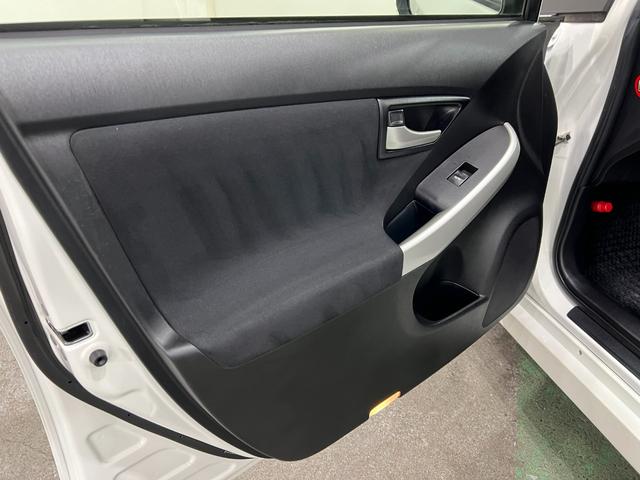 プリウスS 車検整備付/走行27630キロ/ナビ/バックカメラ1年保証距離無制限 走行距離27630キロ フルセグナビ バックカメラ ブルートゥース 純正マット サイドエアバッグ オートライト HIDヘッドランプ 電動格納式ドアミラー(埼玉県)の中古車