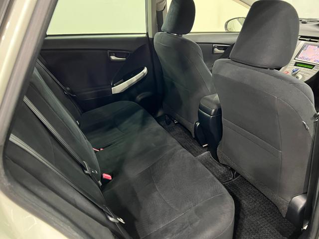 プリウスS 車検整備付/走行27630キロ/ナビ/バックカメラ1年保証距離無制限 走行距離27630キロ フルセグナビ バックカメラ ブルートゥース 純正マット サイドエアバッグ オートライト HIDヘッドランプ 電動格納式ドアミラー(埼玉県)の中古車