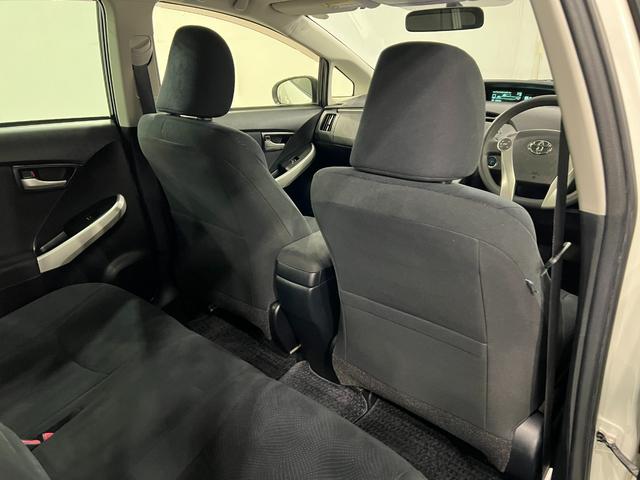 プリウスS 車検整備付/走行27630キロ/ナビ/バックカメラ1年保証距離無制限 走行距離27630キロ フルセグナビ バックカメラ ブルートゥース 純正マット サイドエアバッグ オートライト HIDヘッドランプ 電動格納式ドアミラー(埼玉県)の中古車