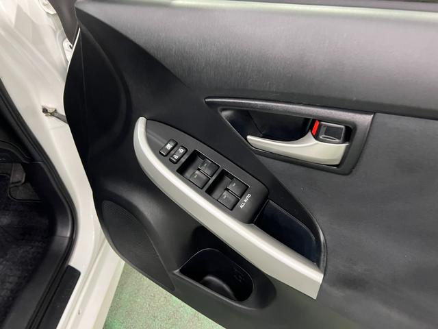 プリウスS 車検整備付/走行27630キロ/ナビ/バックカメラ1年保証距離無制限 走行距離27630キロ フルセグナビ バックカメラ ブルートゥース 純正マット サイドエアバッグ オートライト HIDヘッドランプ 電動格納式ドアミラー(埼玉県)の中古車