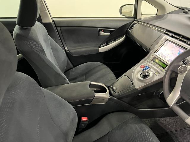 プリウスS 車検整備付/走行27630キロ/ナビ/バックカメラ1年保証距離無制限 走行距離27630キロ フルセグナビ バックカメラ ブルートゥース 純正マット サイドエアバッグ オートライト HIDヘッドランプ 電動格納式ドアミラー(埼玉県)の中古車