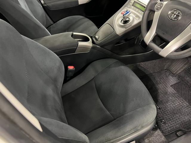 プリウスS 車検整備付/走行27630キロ/ナビ/バックカメラ1年保証距離無制限 走行距離27630キロ フルセグナビ バックカメラ ブルートゥース 純正マット サイドエアバッグ オートライト HIDヘッドランプ 電動格納式ドアミラー(埼玉県)の中古車