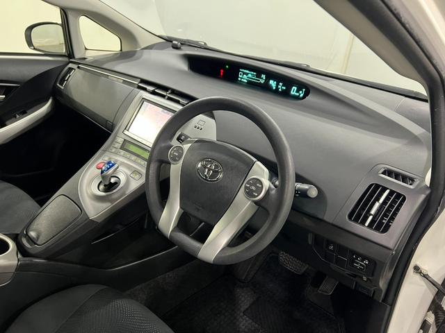 プリウスS 車検整備付/走行27630キロ/ナビ/バックカメラ1年保証距離無制限 走行距離27630キロ フルセグナビ バックカメラ ブルートゥース 純正マット サイドエアバッグ オートライト HIDヘッドランプ 電動格納式ドアミラー(埼玉県)の中古車
