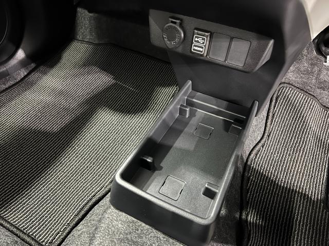 ミライースX リミテッドSAIII 走行5553キロ/ナビ/Bカメラ1年保証距離無制限 走行距離5553キロ フルセグナビ バックカメラ ブルートゥース 純正マット 助手席エアバッグ LEDヘッドランプ アイドリングストップ 電動格納式ドアミラー キーフリー(埼玉県)の中古車