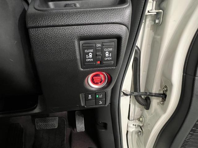 N−BOXカスタムG・Lホンダセンシング 走行100202キロ/ナビ/Bカメラ1年保証距離無制限 走行距離100202キロ フルセグナビ バックカメラ ブルートゥース 純正マット サイドエアバッグ LEDヘッドランプ 両側電動スライドドア(埼玉県)の中古車