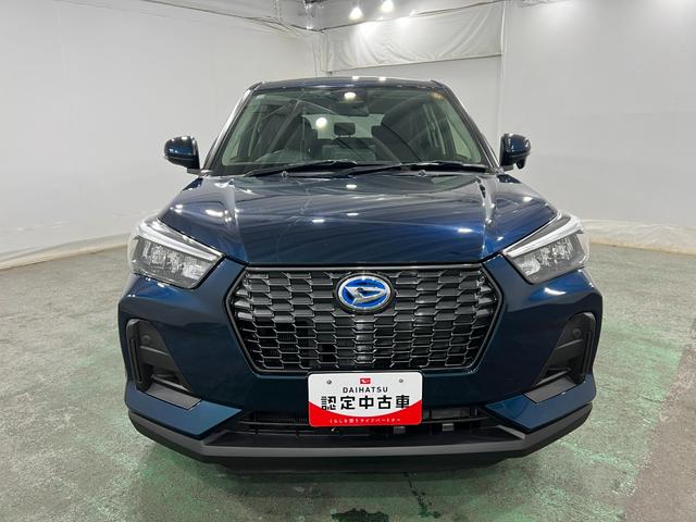 ロッキーX HEV 走行23キロ/LEDヘッドランプ/純正マット1年保証距離無制限 走行距離23キロ 純正マット サイドエアバッグ クリアランスソナー オートライト LEDヘッドランプ オート格納式ドアミラー 電動パーキングブレーキ(埼玉県)の中古車