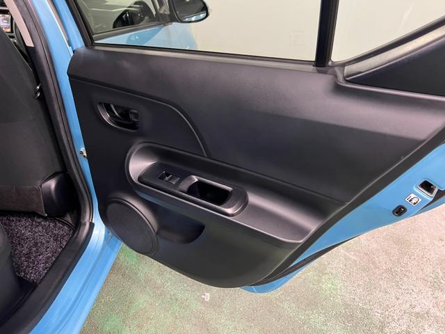 アクアＳ　走行６８８３３キロ／ワンセグナビ／バックカメラ／マット１年保証距離無制限　走行距離６８８３３キロ　ワンセグナビ　バックカメラ　カーペットマット　助手席エアバッグ　オートライト　シートヒーター　プッシュボタンスタート　電動格納式ドアミラー（埼玉県）の中古車